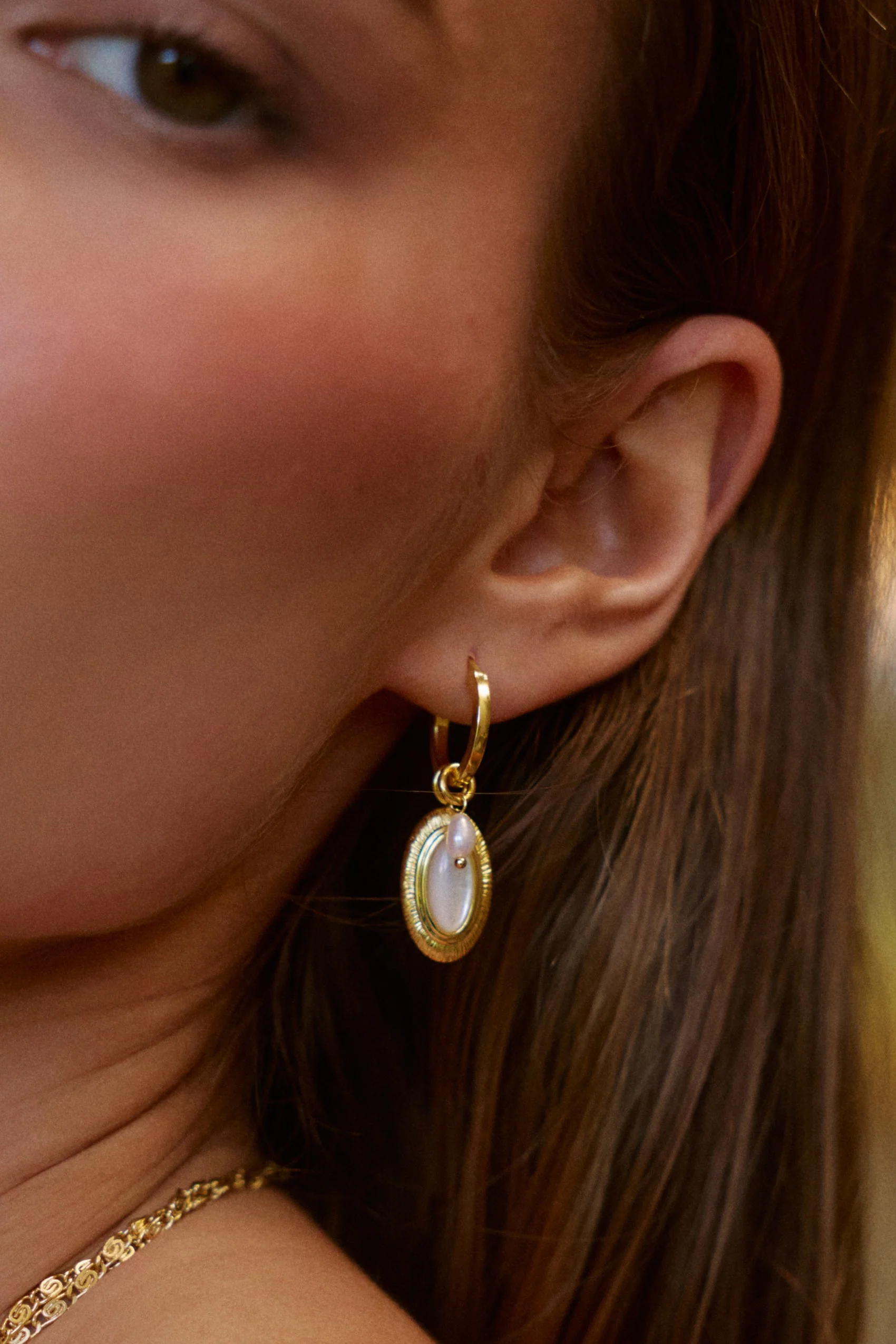 Sorella Earrings in Pearl - Image 3