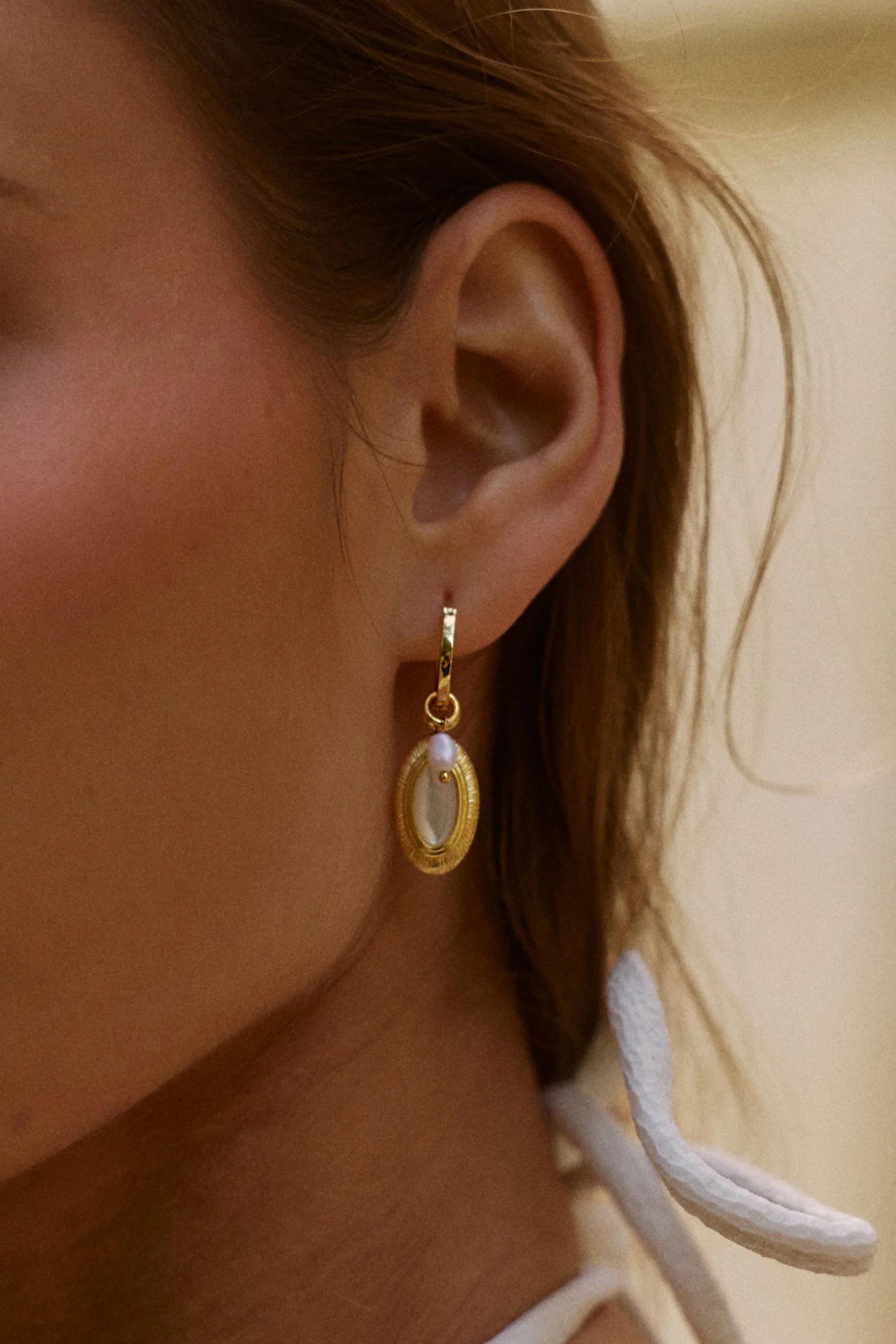 Sorella Earrings in Pearl - Image 5