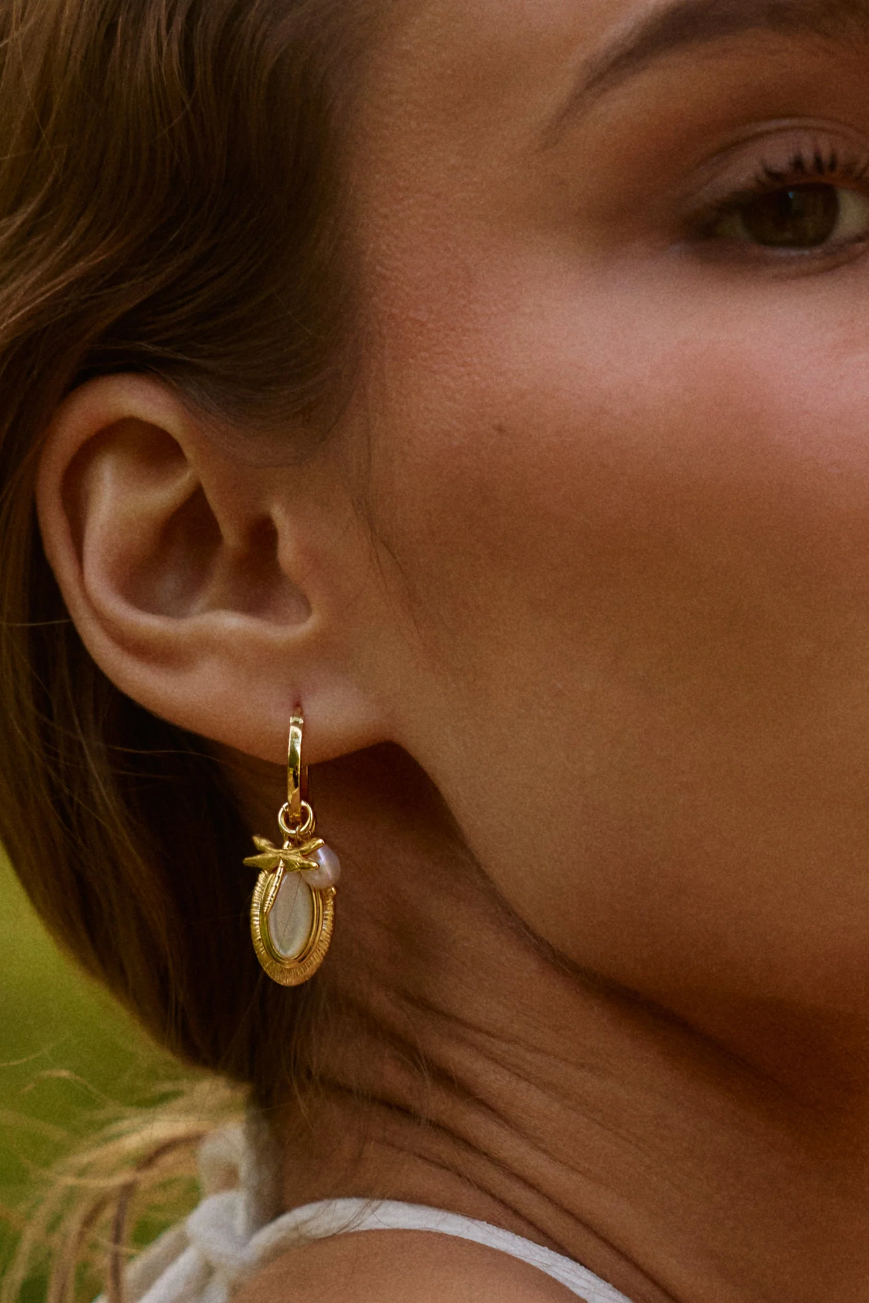 Sorella Earrings in Pearl - Image 7
